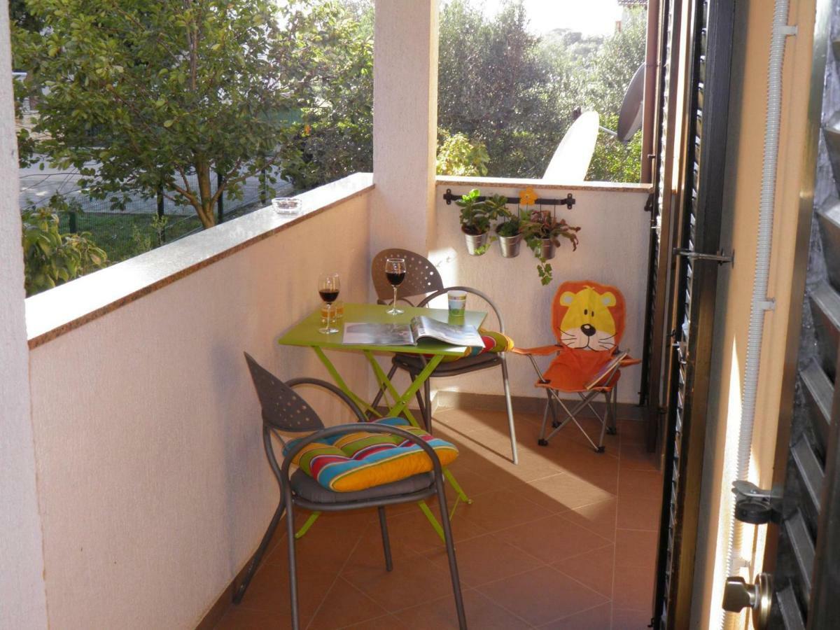 Apartment Suzy With Private Parking Fazana Ngoại thất bức ảnh
