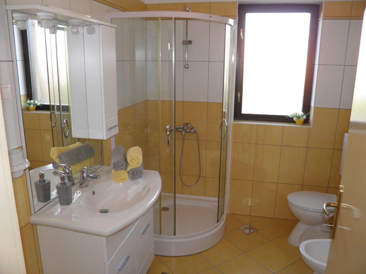 Apartment Suzy With Private Parking Fazana Ngoại thất bức ảnh